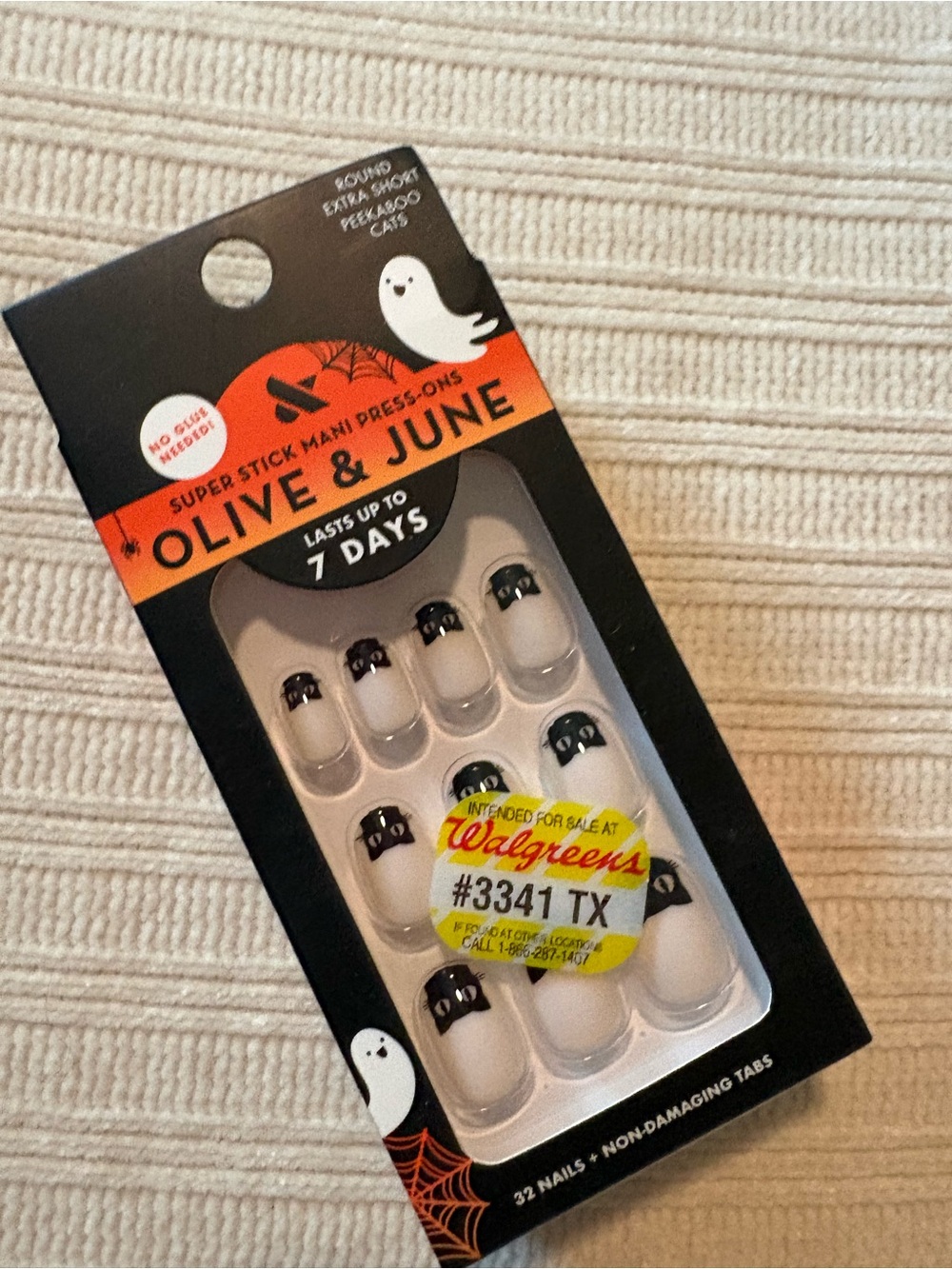 Olive & June Super Stick Mani Press on nails Peekaboo Cats Halloween